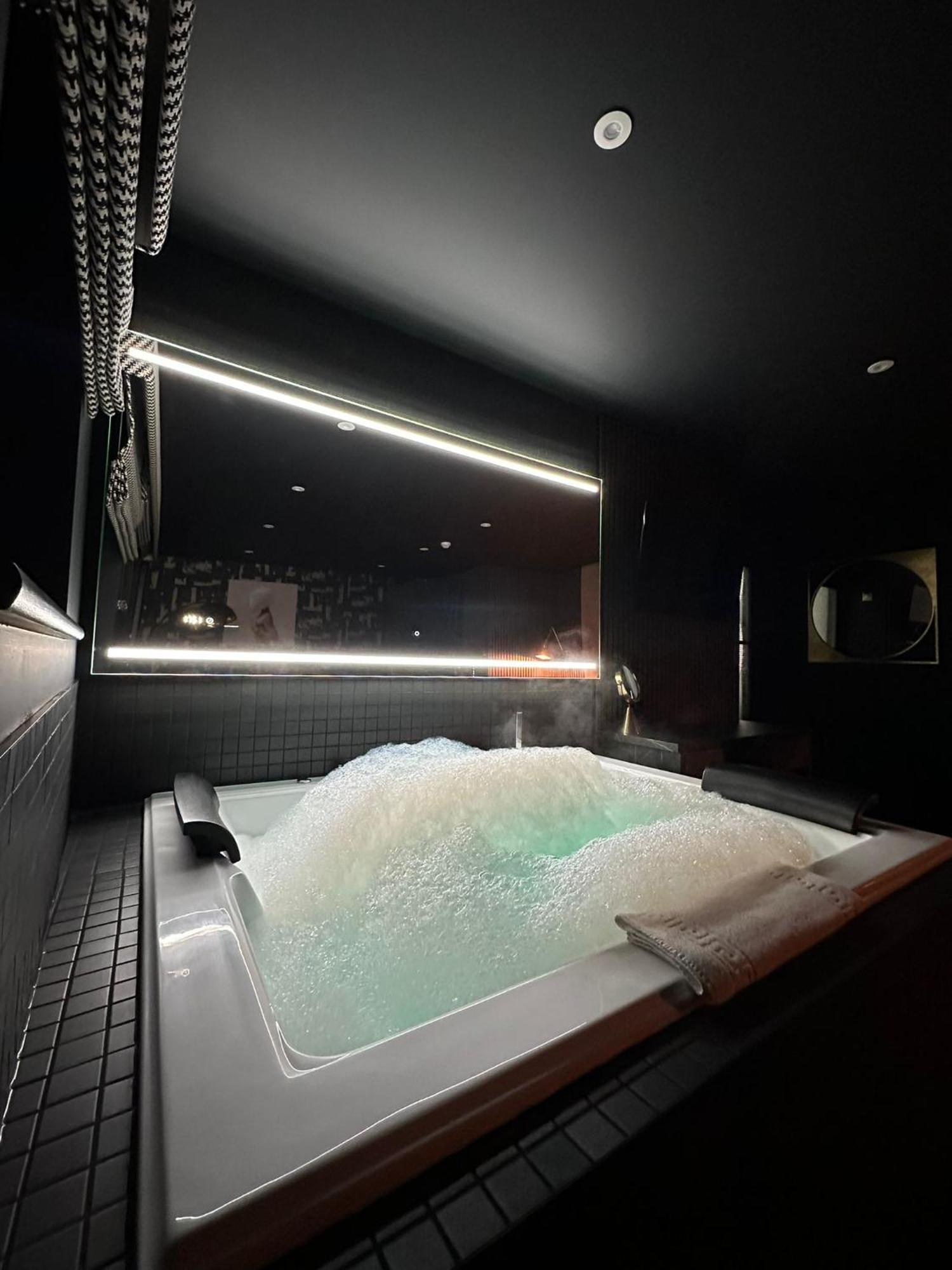 Secret Suites Lancaster Ngoại thất bức ảnh