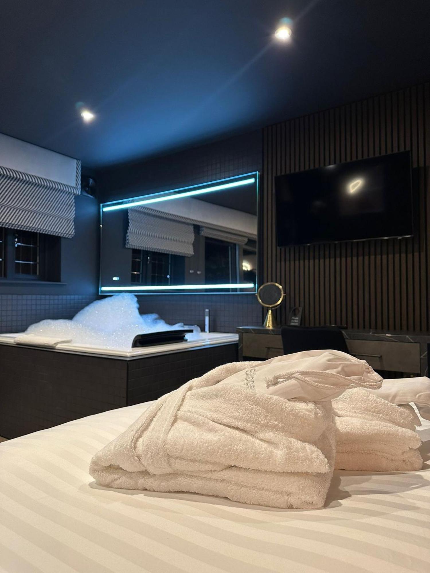 Secret Suites Lancaster Ngoại thất bức ảnh