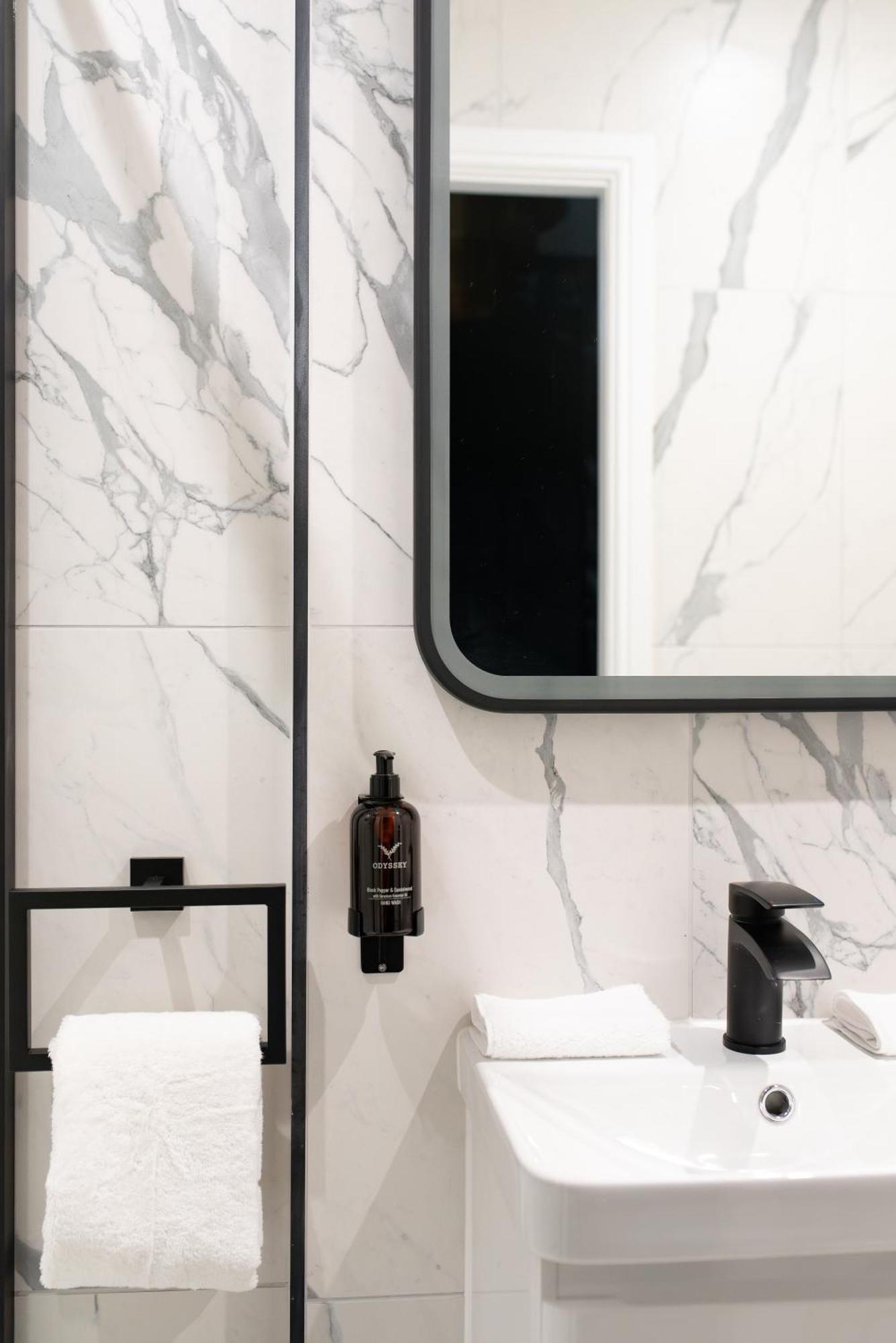 Secret Suites Lancaster Ngoại thất bức ảnh